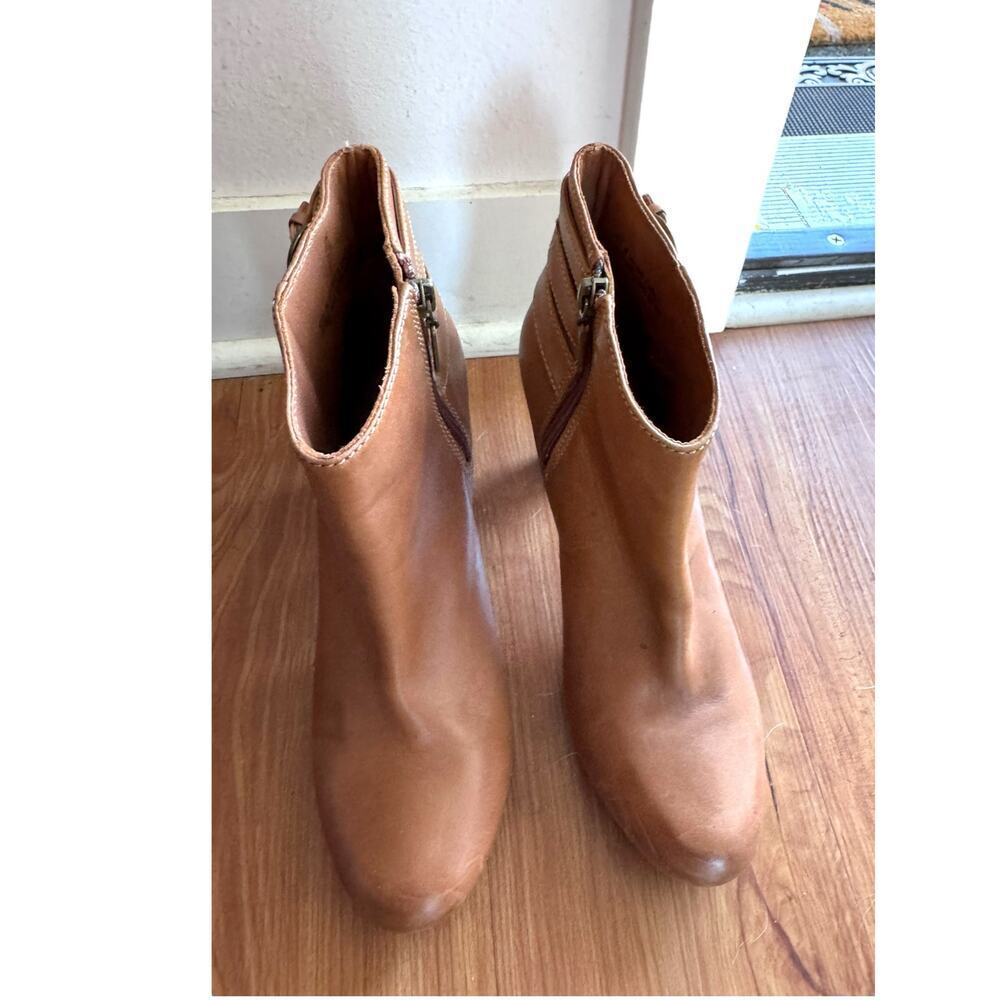 Clarks Artisan Tan Leather Ankle Booties 9M Block Heel Zip‎ Up Classic Style